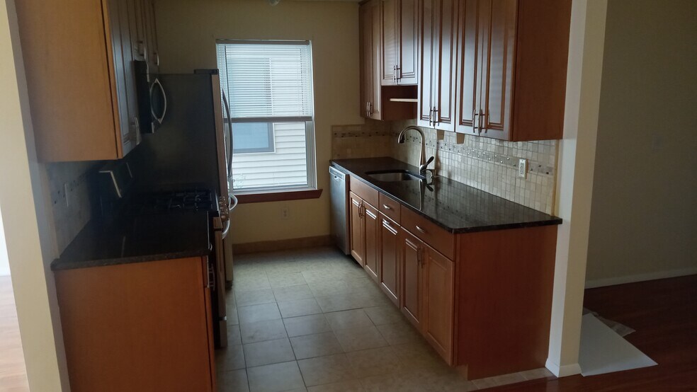 Building Photo - 1311 Spruce Hills Dr