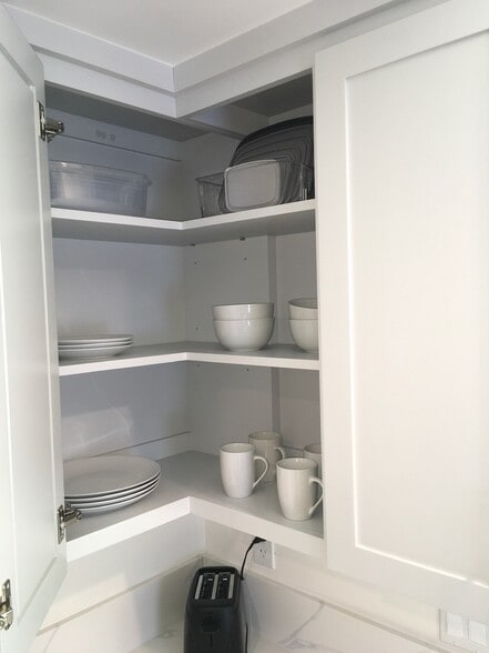 Kitchen Amenites # 1 - 2259 Cooley Pl