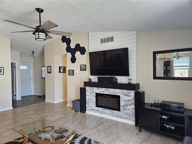 Building Photo - 210 Lake Charles Ct