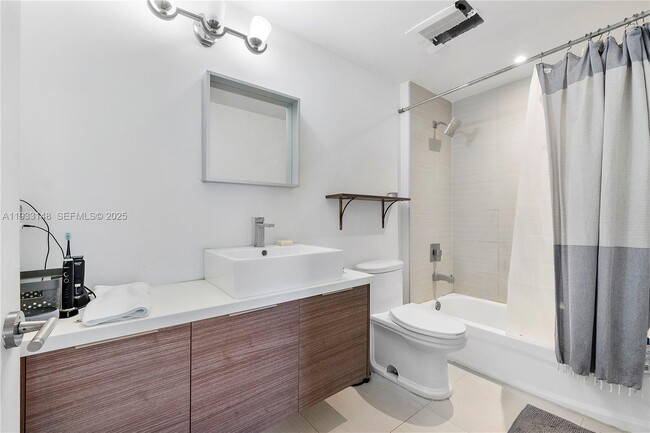 Building Photo - 1010 SW 2nd Ave