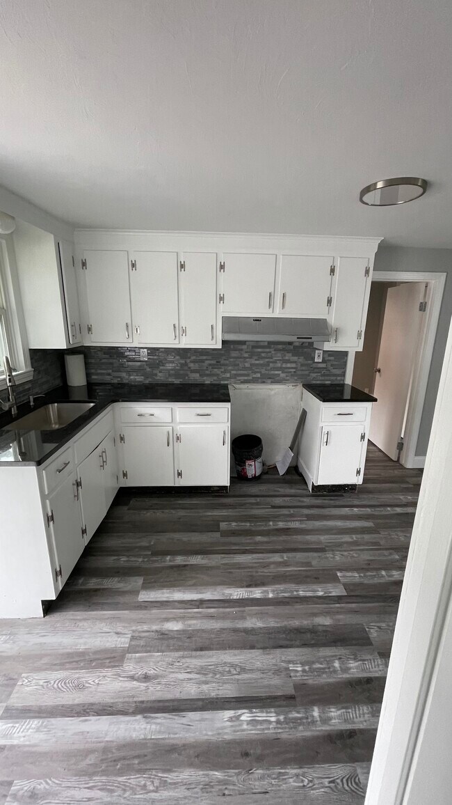 Kitchen - 20 Lakeview Pl