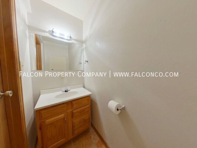 Building Photo - 985 Pulpit Rock Cir S