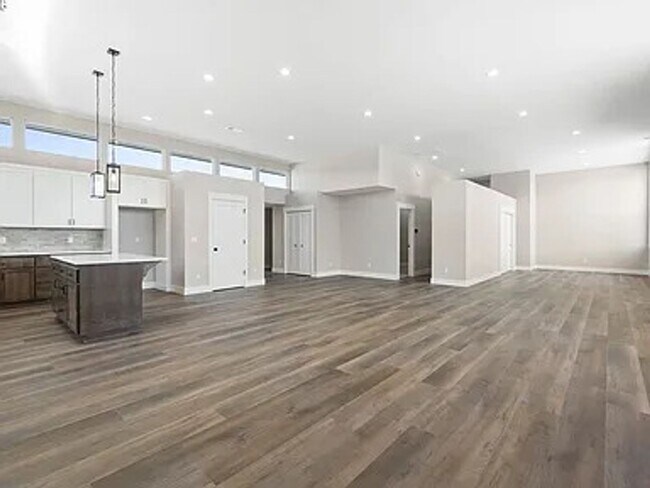 Building Photo - 9015 Community Club Rd
