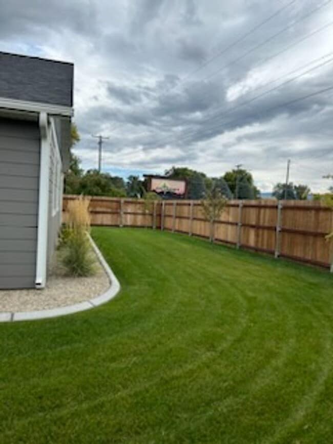 Building Photo - 3 bed/2bath Hamilton home -Fully Furnished