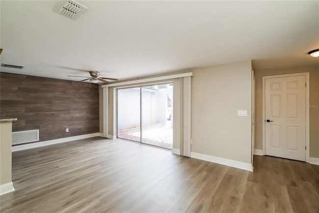 Building Photo - 3452 Brookfield Dr