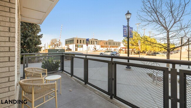 Building Photo - 101 S Center St