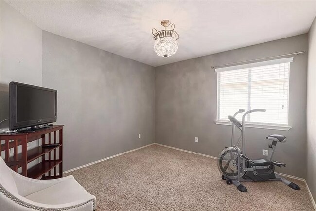 Building Photo - 1422 Davis Mountain Loop