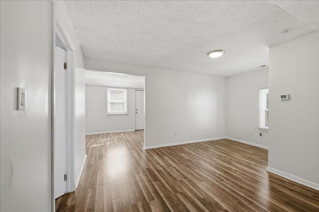 Building Photo - 3027 Alice Ave