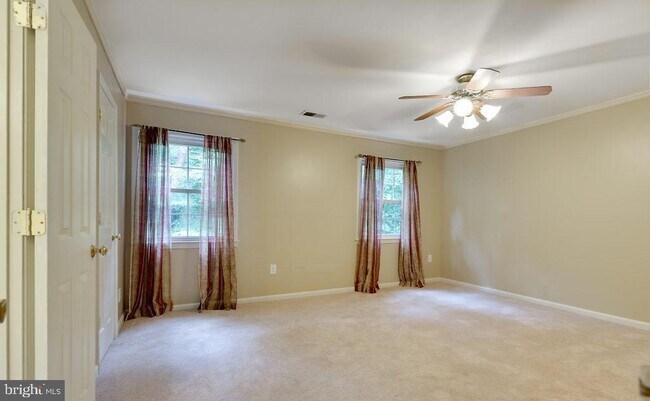 Building Photo - 7801 Cliffside Ct