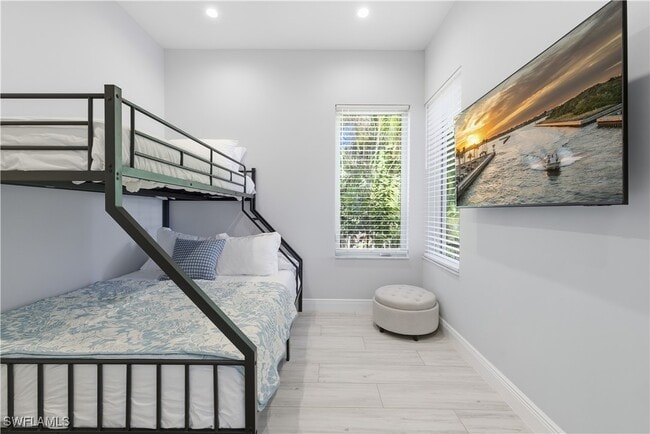 Building Photo - 711 91st Ave N