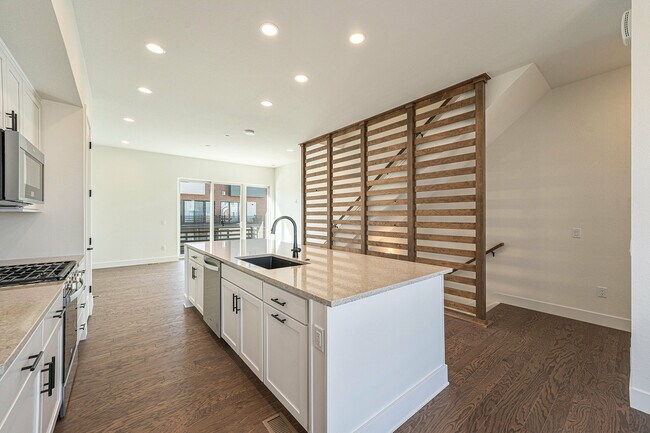 Building Photo - 2663 Nicholas Wy