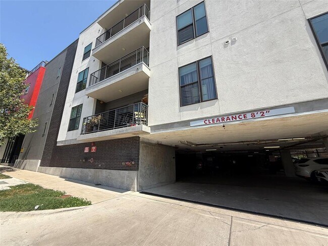 Building Photo - 2213 Poquito St