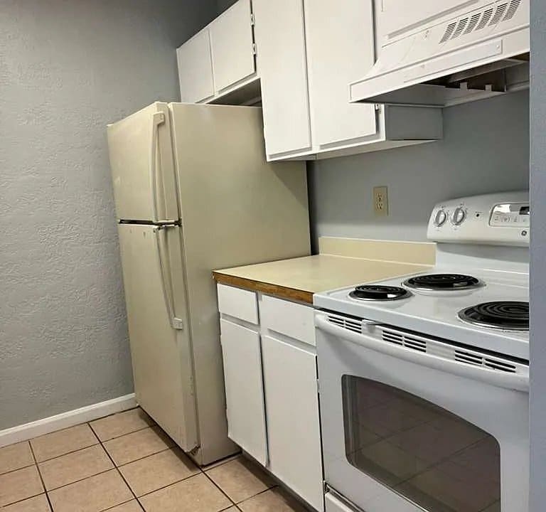 Building Photo - 1231 Shalom Dr