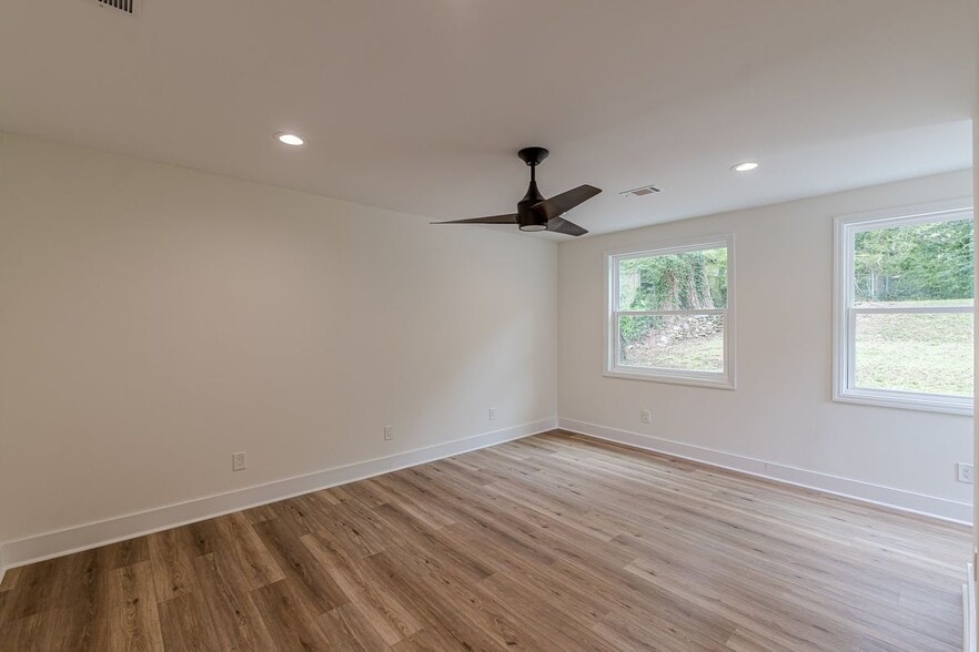 Building Photo - 525 Rosemont Dr