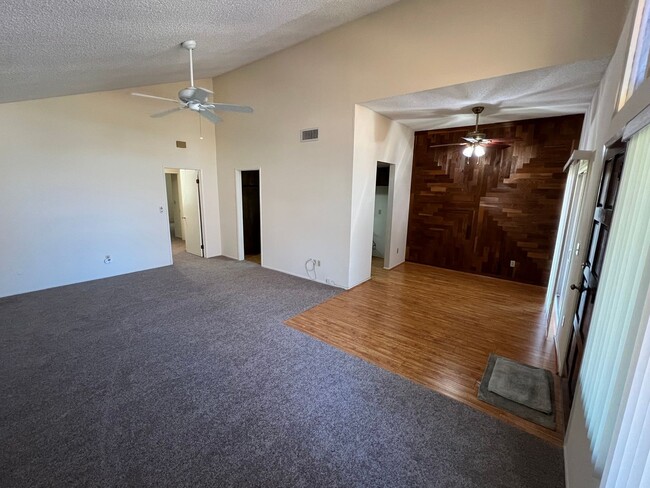 Building Photo - Gated Community, Large 2 bedroom 1 bath Co...