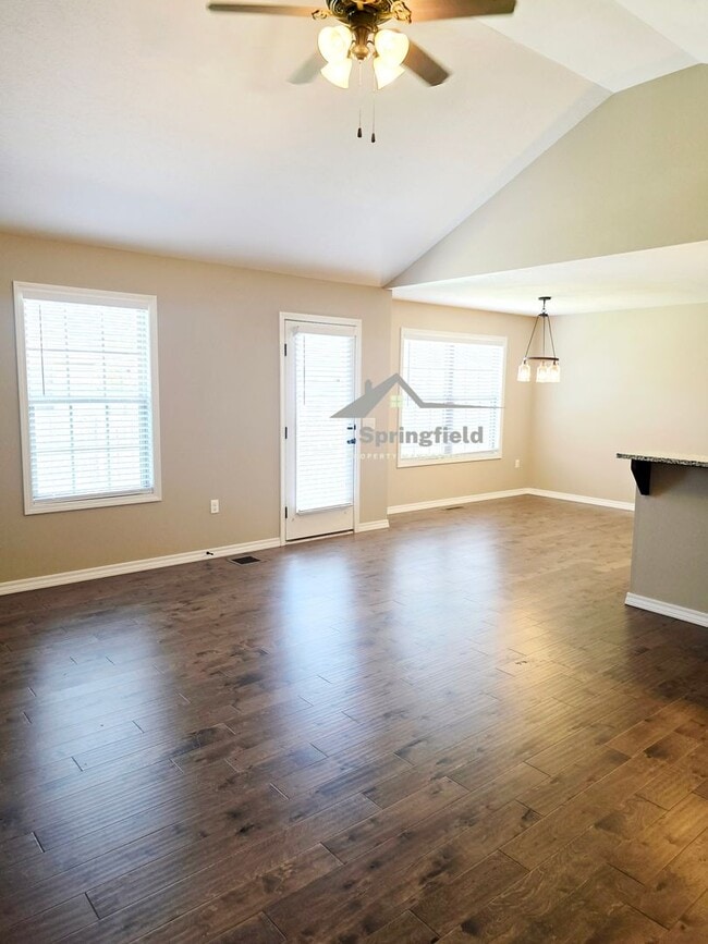 Building Photo - Republic -Newer w/ 3 Car Garage - Close To Republic High School