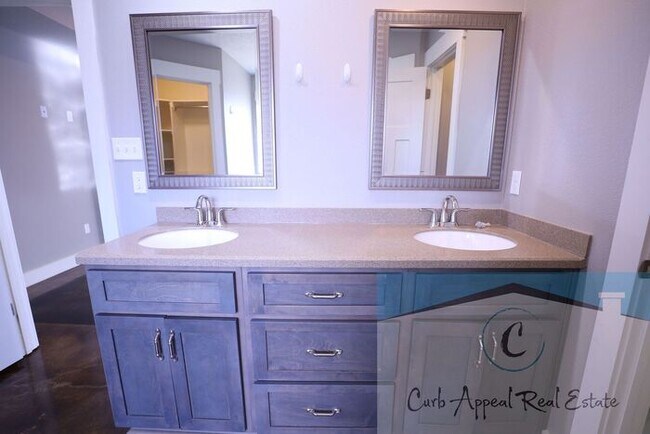 Building Photo - Beautiful, spacious 3 bed / 2 bath recently built home (Nettleton Schools) - fenced back yard!!