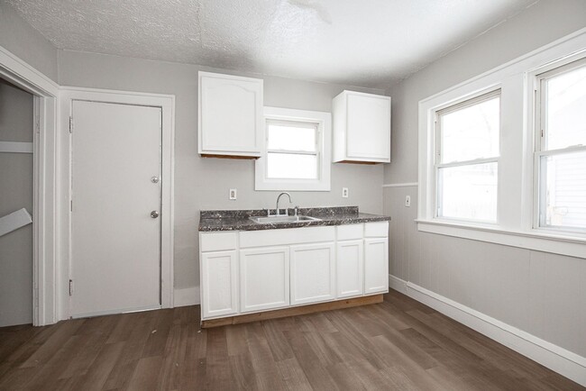 Building Photo - 4 BED 1 BATH UNIT IN GARFIELD HEIGHTS