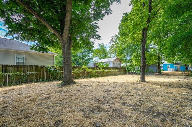 Building Photo - 2 Bedroom Home Just Off Main Street in Mill Town