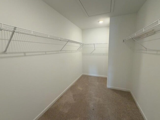 Building Photo - 214 Kinship Dr