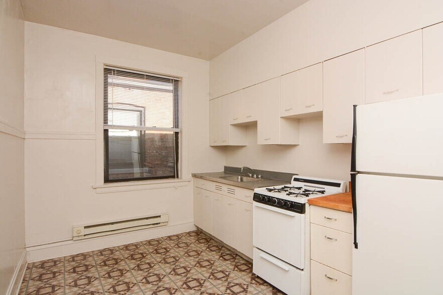 Building Photo - 1025 Dempster St