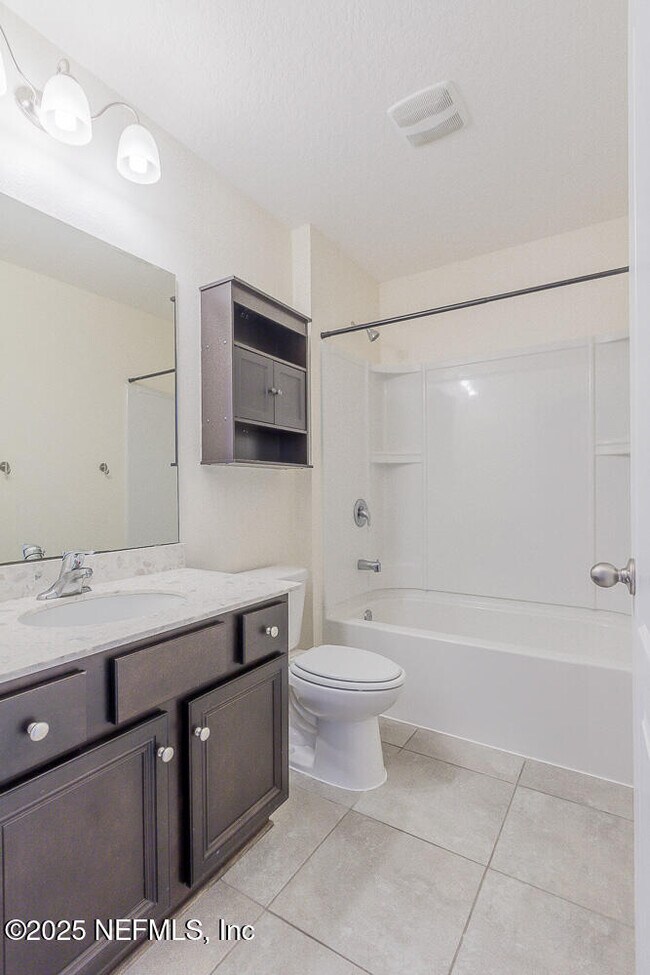 Building Photo - 95241 Tanglewood Dr