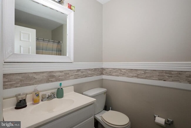 Building Photo - 124 Hamlet Dr