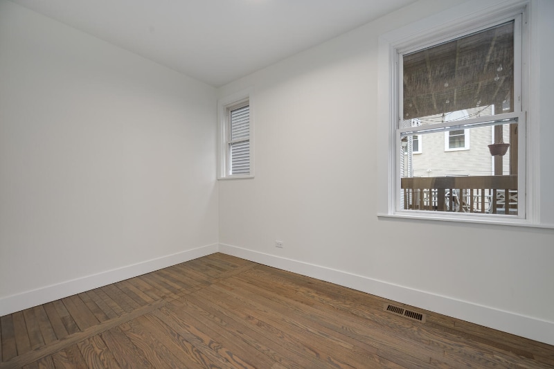 Building Photo - 2137 N Maplewood Ave