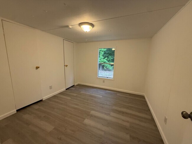 Building Photo - 3 Bedrooms, 1.5 Bathroom - Mobile home in Armuchee!