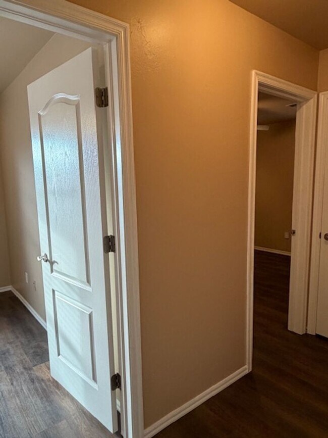 Building Photo - Updated Duplex - Mustang Schools - Open Fl...