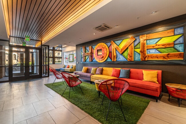 Building Photo - 215 E Pleasant St