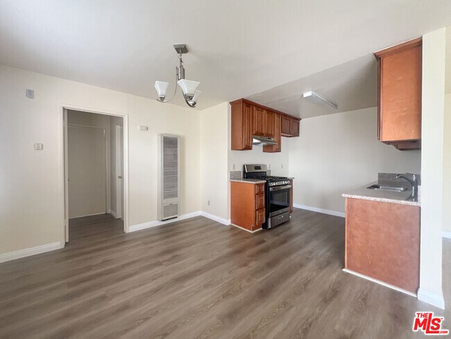 Building Photo - 331 S Gramercy Pl