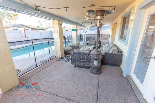 Building Photo - 1735 W Pampa Ave