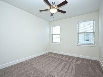 Building Photo - 411 Parkline Dr