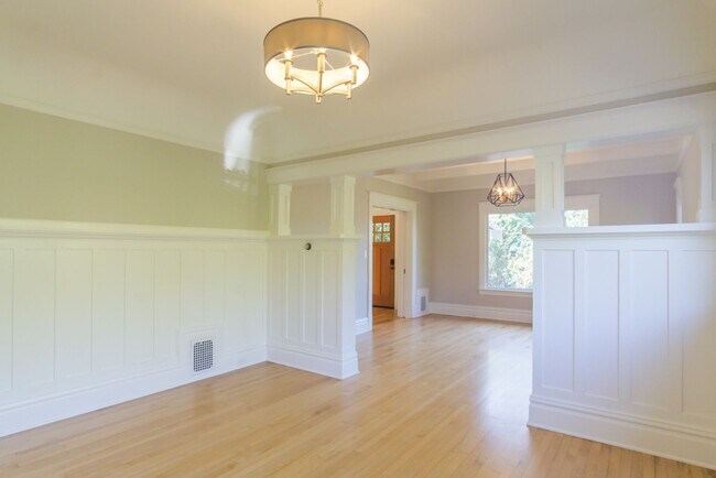 Building Photo - 6bd/3.75ba Seattle Home