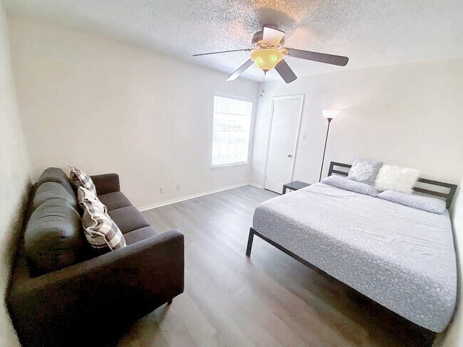 Building Photo - 4748 Old Bent Tree Ln