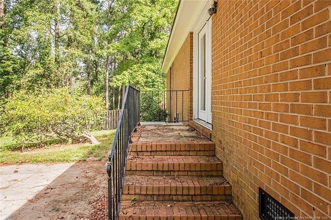 Building Photo - 7059 Darnell St