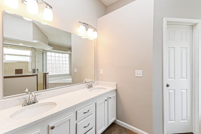 Building Photo - 2916 Waters View Cir