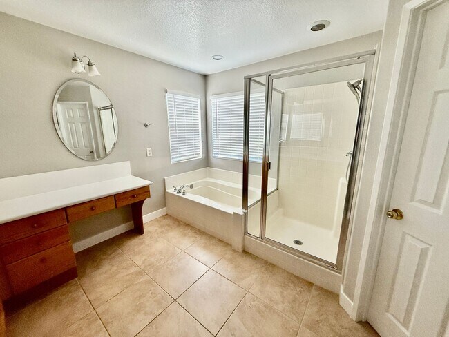 Building Photo - Nice 2 Story Family Home