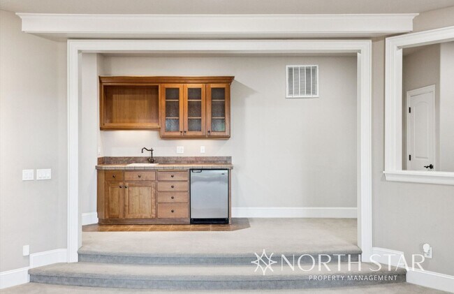 Building Photo - Executive Estate in Atherton Heights with ...