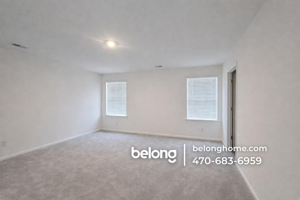 Building Photo - 2468 Lennox Rd SE