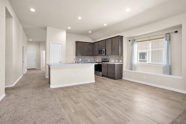 Building Photo - 223 Shoreview Dr