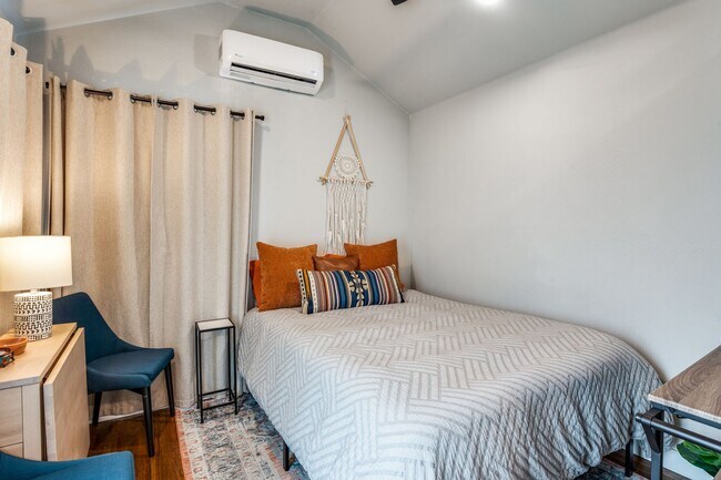 Building Photo - Lower Greenville Craftsman w/ Guest House