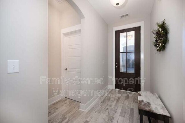 Building Photo - 225 Whirlaway Dr