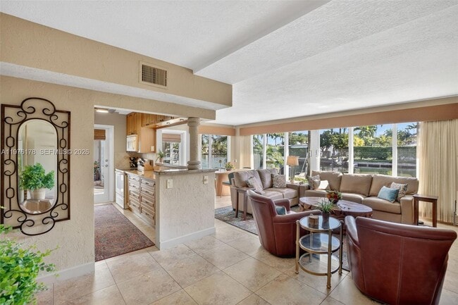 Building Photo - 180 Isle of Venice Dr