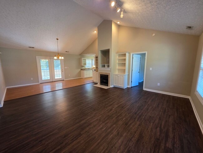 Building Photo - 345 Farina Dr