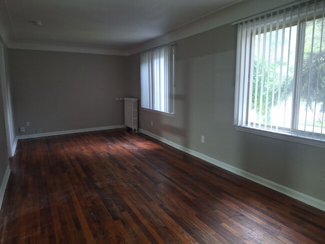 Building Photo - Four bedroom Harper Woods bungalow