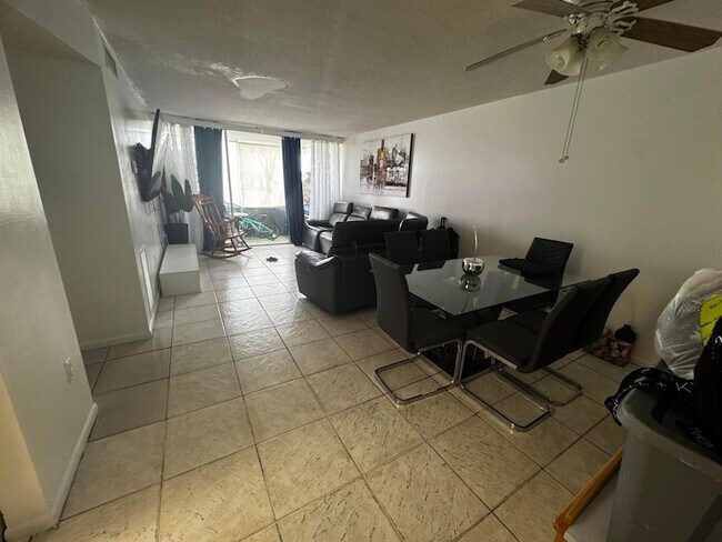 Building Photo - 502 Davis Rd