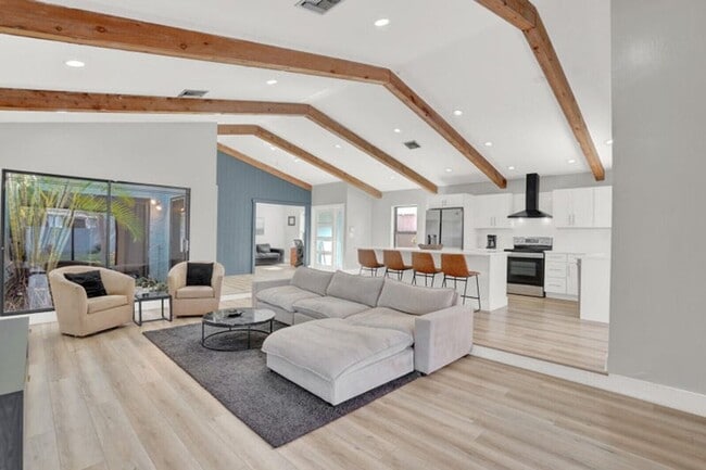 Building Photo - 940 Rainberry Lake Dr