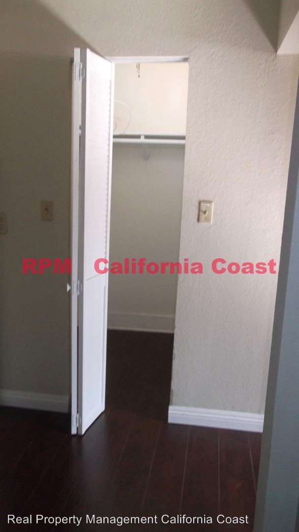 Building Photo - 4831 Santa Ana St